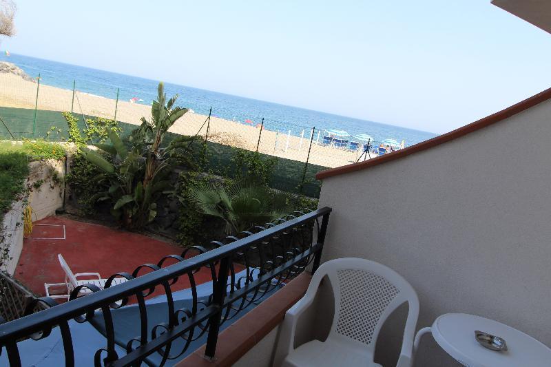 Residence Villa Liliana Giardini-Naxos Buitenkant foto