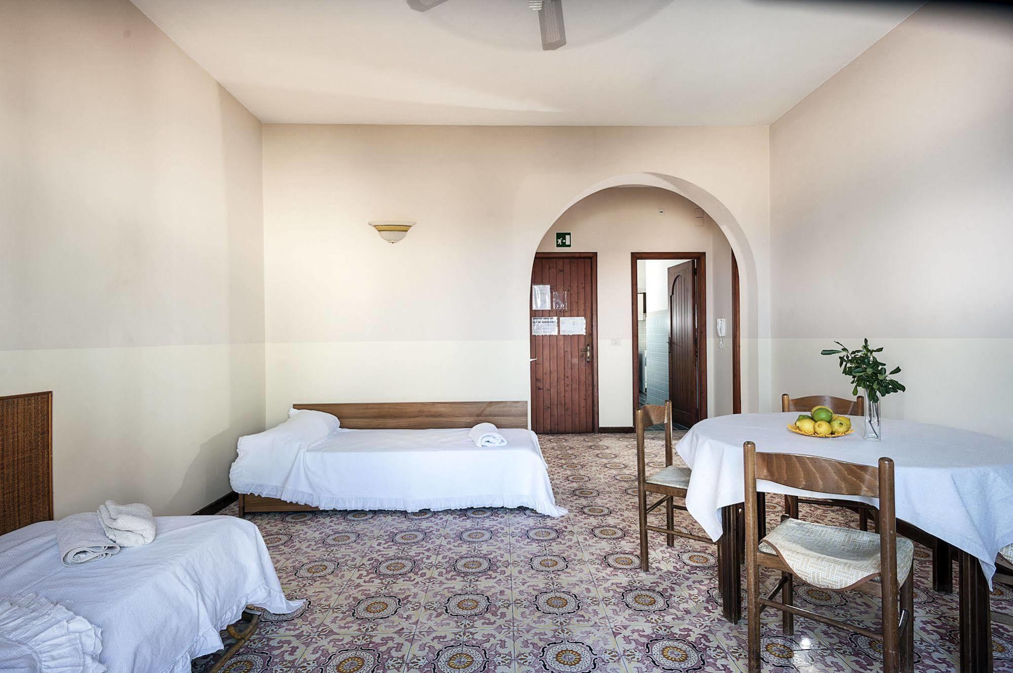 Residence Villa Liliana Giardini-Naxos Buitenkant foto