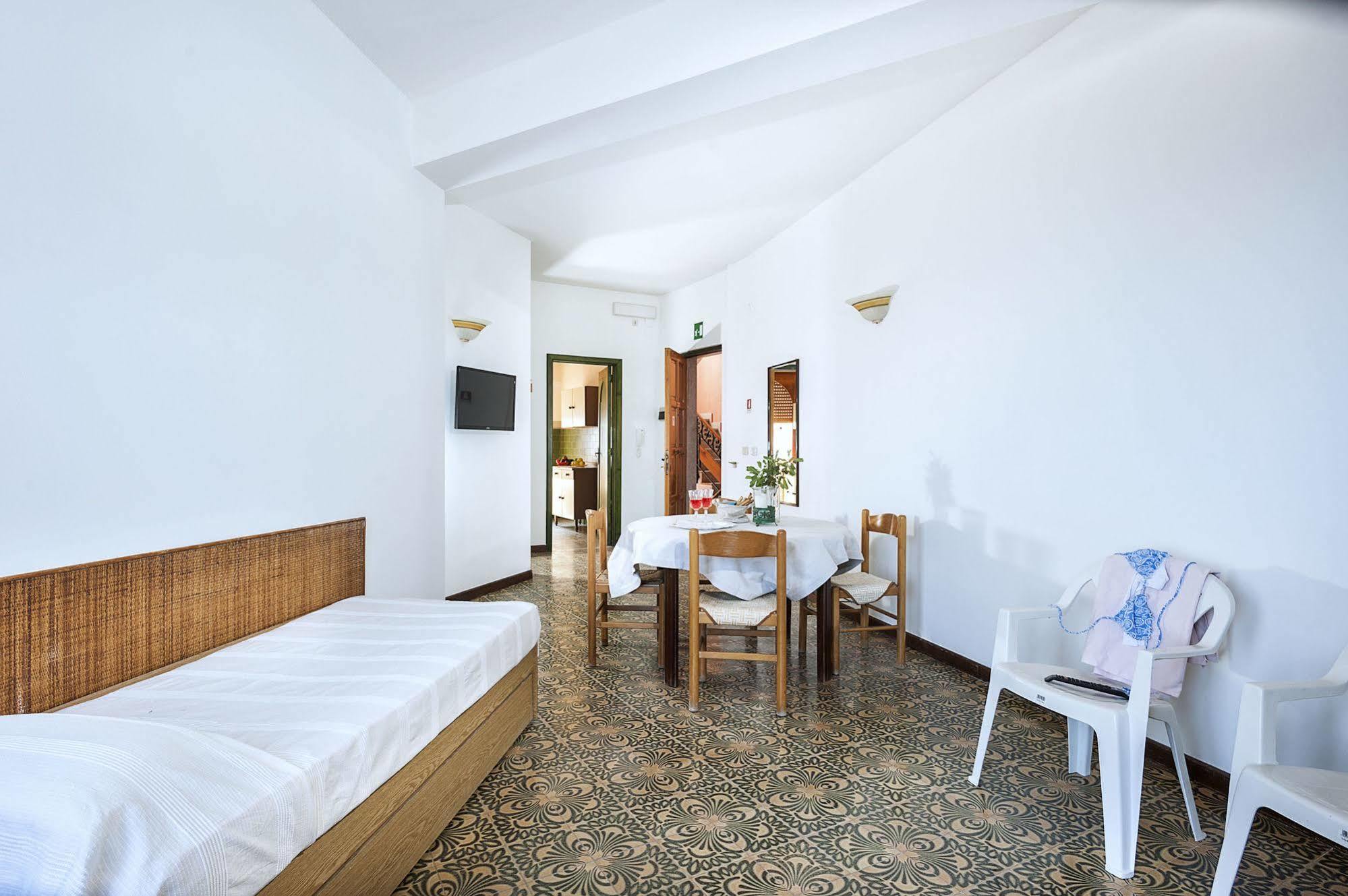 Residence Villa Liliana Giardini-Naxos Buitenkant foto