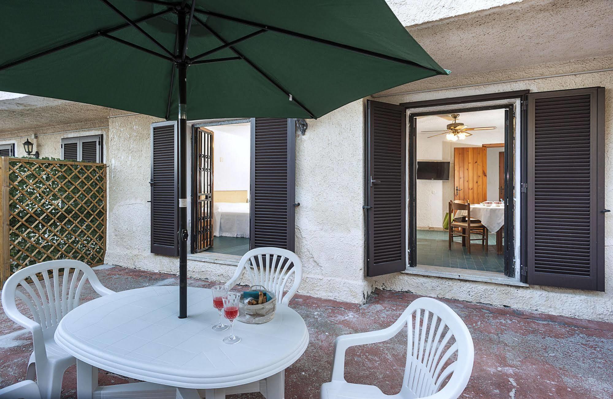 Residence Villa Liliana Giardini-Naxos Buitenkant foto